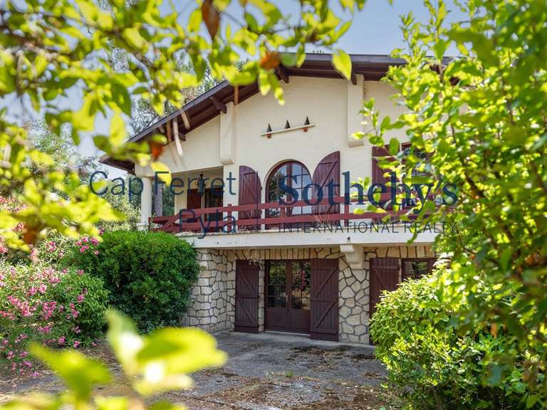 Maison Pyla-sur-mer - 7 chambres - 214m²