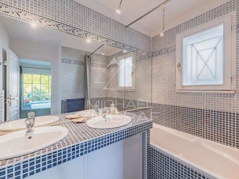 Villa Pyla-sur-mer - 5 chambres - 268m²