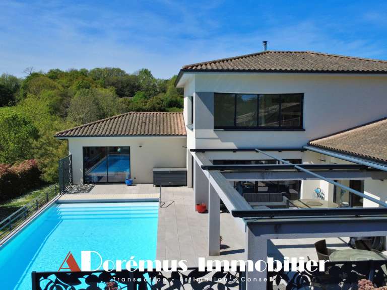 House Quinsac - 4 bedrooms - 271m²