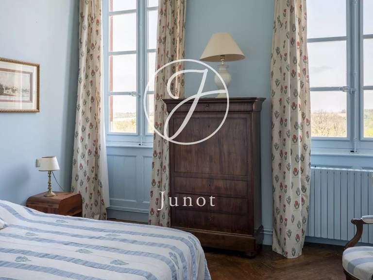 Castle Quint-Fonsegrives - 13 bedrooms - 61429m²