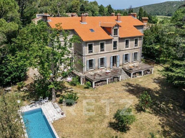 Propriété Quissac - 20 chambres - 3000m²