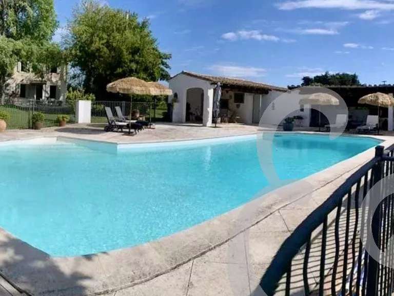 House raphele-les-arles - 5 bedrooms - 180m²