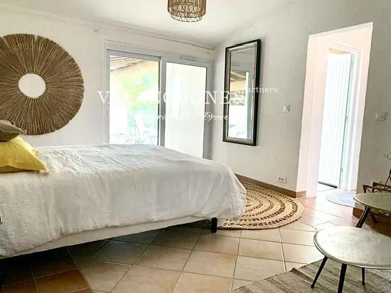 Maison Raphele-les-arles - 5 chambres - 180m²