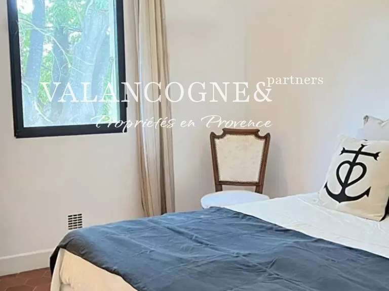Maison Raphele-les-arles - 5 chambres - 180m²