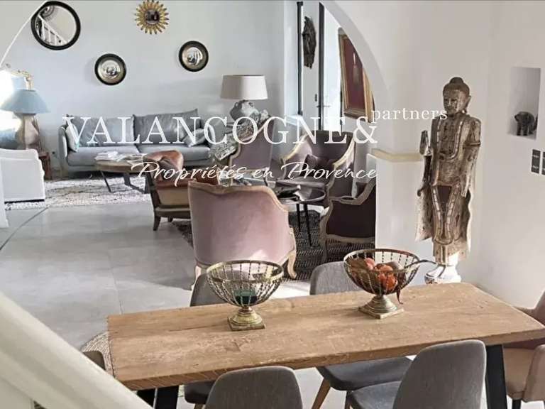 Maison Raphele-les-arles - 5 chambres - 180m²
