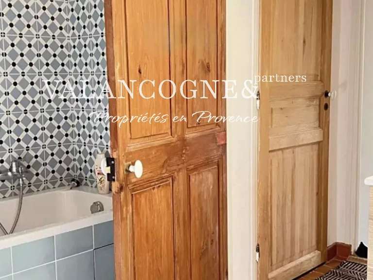 Maison Raphele-les-arles - 5 chambres - 180m²