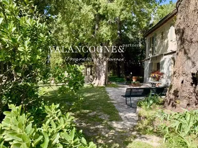 Maison Raphele-les-arles - 5 chambres - 180m²