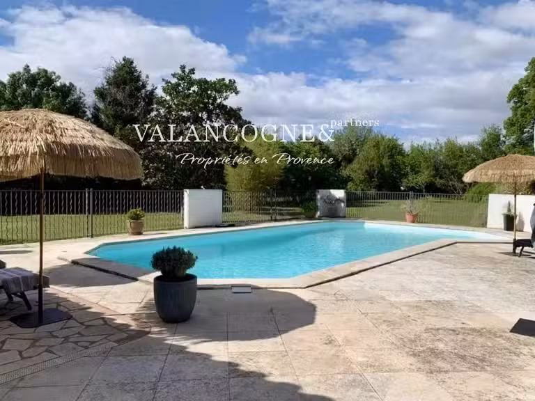 Maison Raphele-les-arles - 5 chambres - 180m²