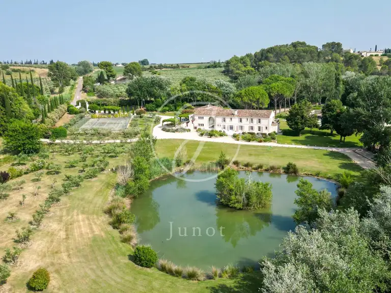 Maison Raphele-les-arles - 8 chambres - 542m²