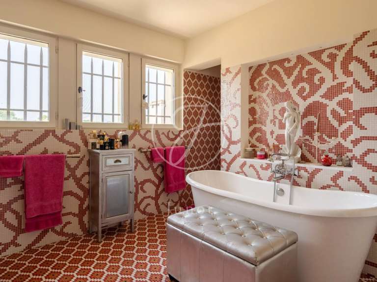 Maison Raphele-les-arles - 8 chambres - 542m²