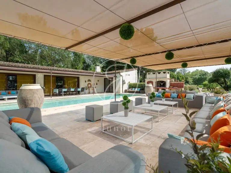 Maison Raphele-les-arles - 8 chambres - 542m²