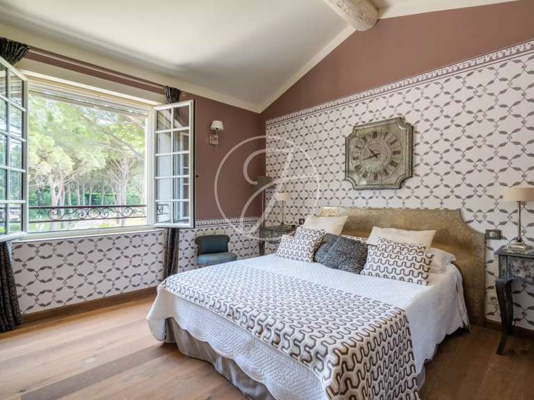 Maison Raphele-les-arles - 8 chambres - 542m²