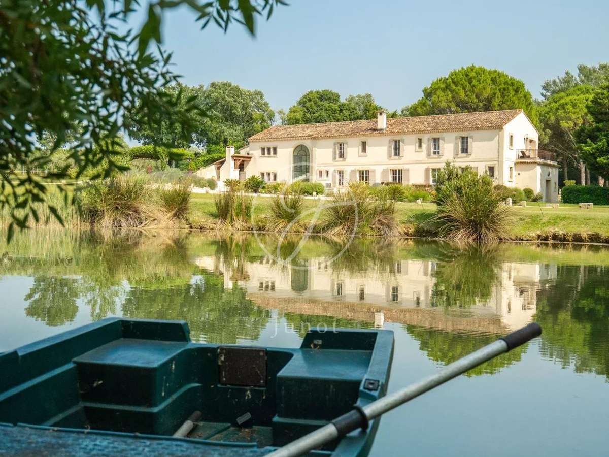 Maison Raphele-les-arles