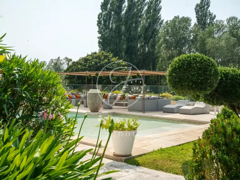 Maison Raphele-les-arles - 8 chambres - 542m²