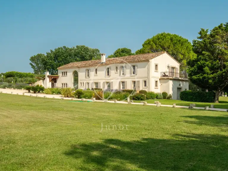 Maison Raphele-les-arles - 8 chambres - 542m²