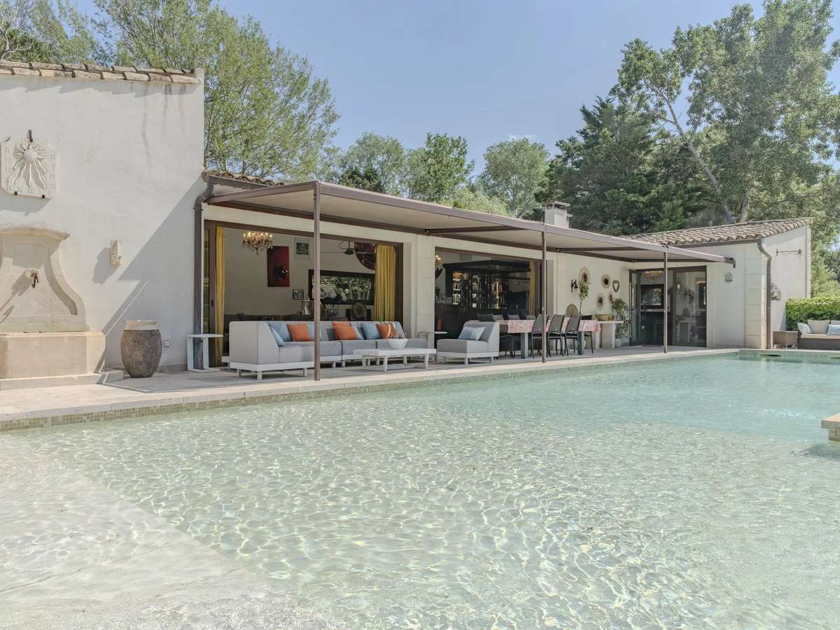 Propriété Raphele-les-arles