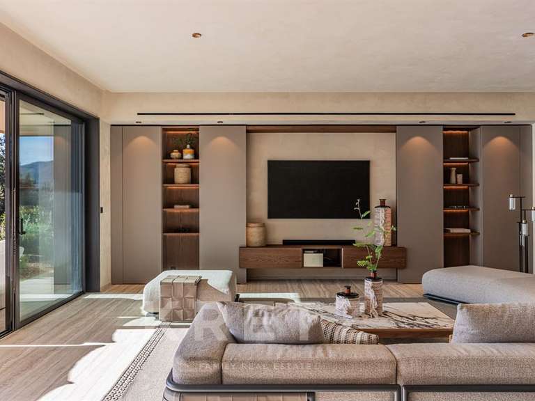 House Rayol-Canadel-sur-Mer - 6 bedrooms - 400m²