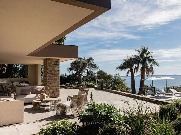 House Rayol-Canadel-sur-Mer - 6 bedrooms - 400m²