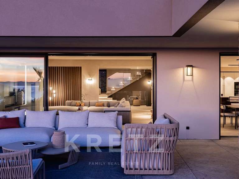 House Rayol-Canadel-sur-Mer - 6 bedrooms - 400m²