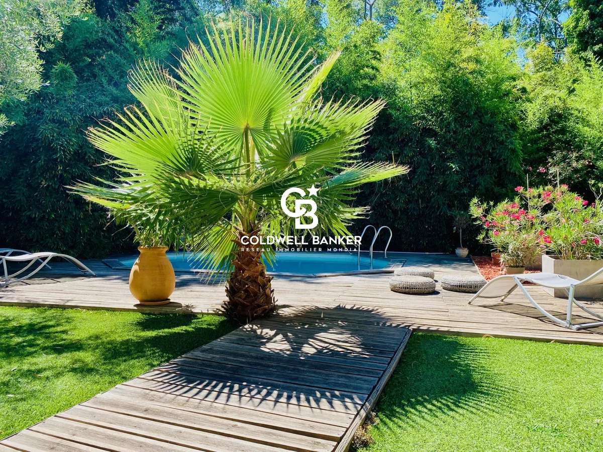 House Rayol-Canadel-sur-Mer