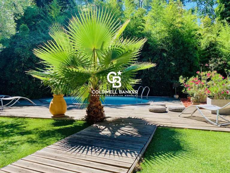 House Rayol-Canadel-sur-Mer - 4 bedrooms - 142m²