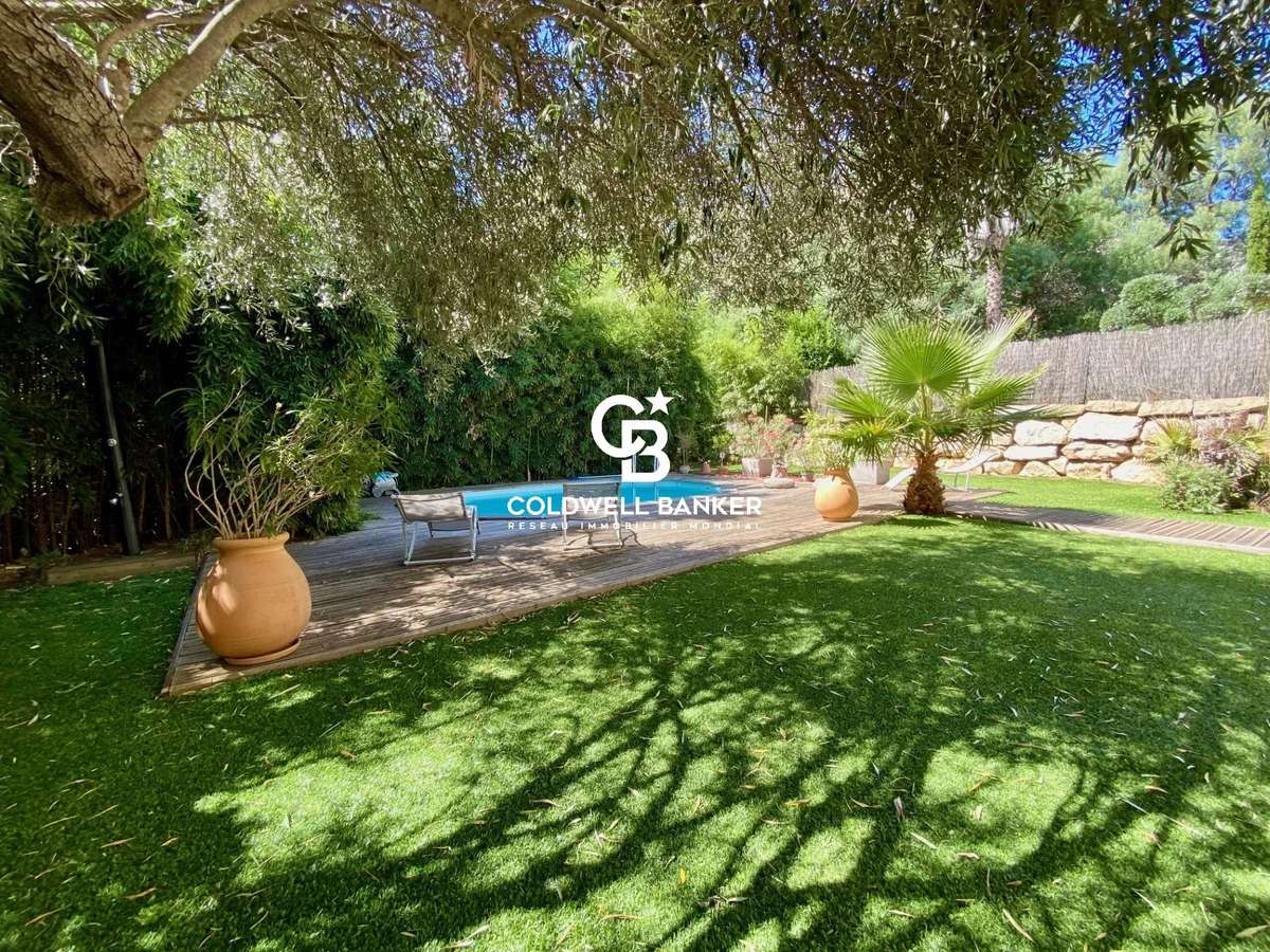 House Rayol-Canadel-sur-Mer