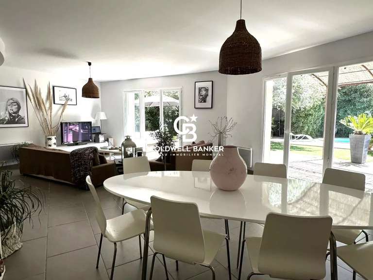 House Rayol-Canadel-sur-Mer - 4 bedrooms - 142m²