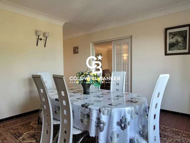 House Rayol-Canadel-sur-Mer - 5 bedrooms - 190m²