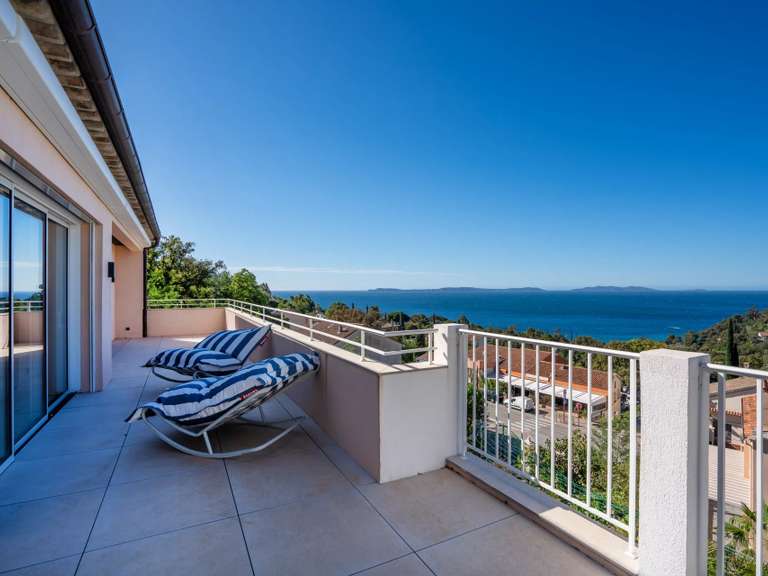 Property with Sea view Rayol-Canadel-sur-Mer - 3 bedrooms - 195m²