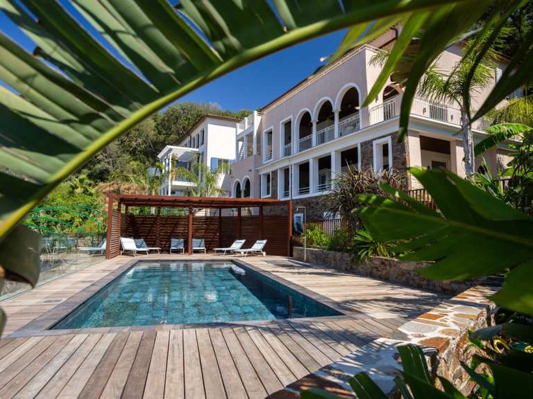 Property with Sea view Rayol-Canadel-sur-Mer - 3 bedrooms - 195m²