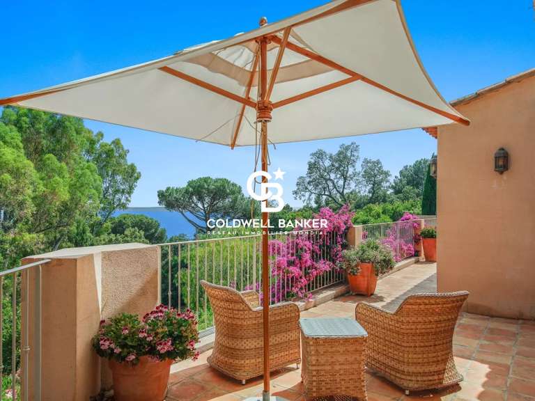 Villa Rayol-Canadel-sur-Mer - 4 bedrooms - 192m²