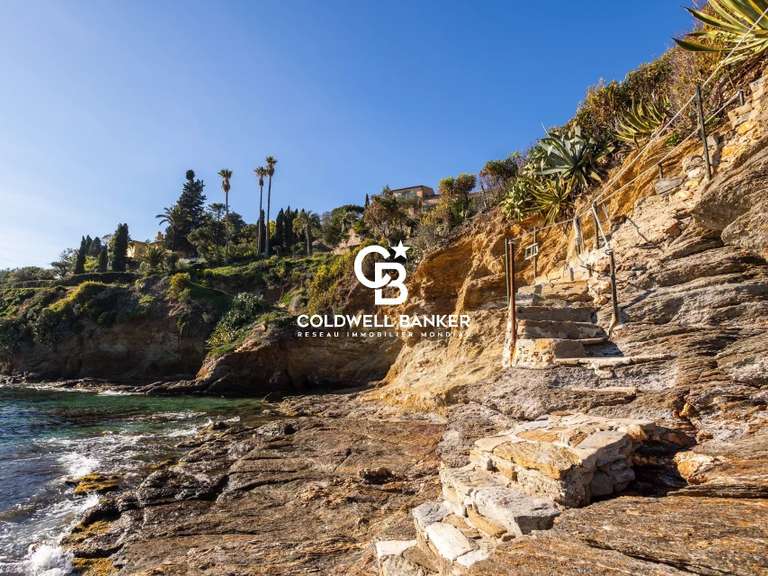 Villa Rayol-Canadel-sur-Mer - 5 chambres - 297m²