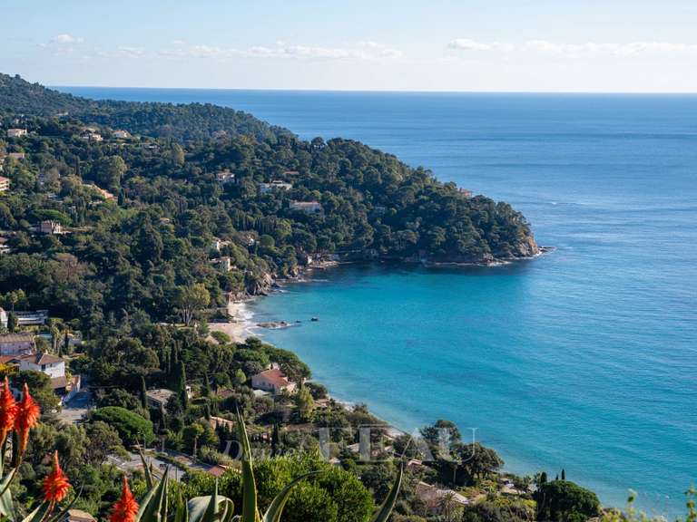 Villa with Sea view Rayol-Canadel-sur-Mer - 6 bedrooms - 162m²