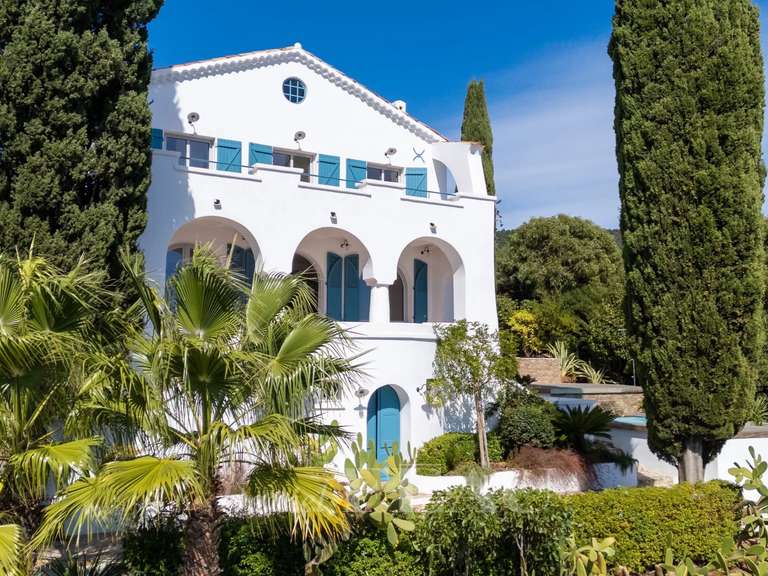 Villa Rayol-Canadel-sur-Mer - 4 bedrooms - 190m²