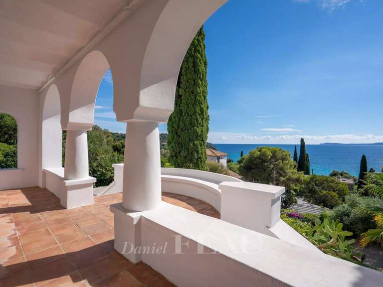 Villa Rayol-Canadel-sur-Mer - 4 bedrooms - 190m²