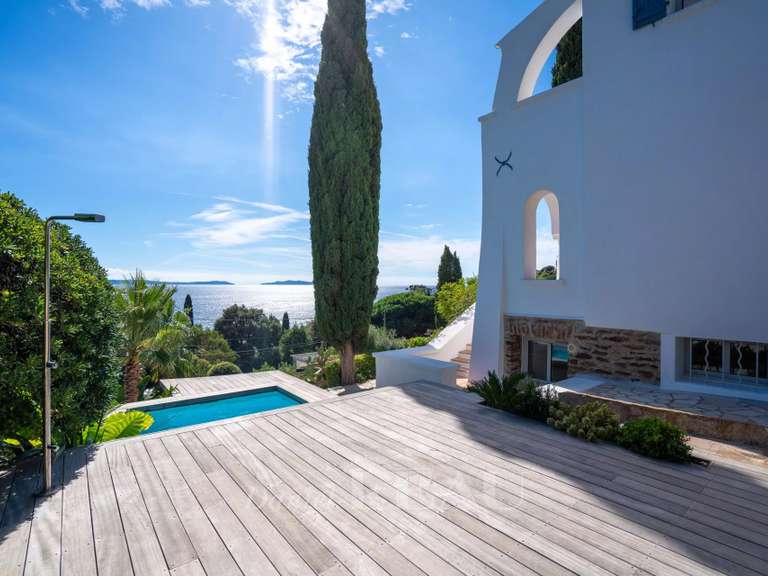 Villa Rayol-Canadel-sur-Mer - 4 bedrooms - 190m²