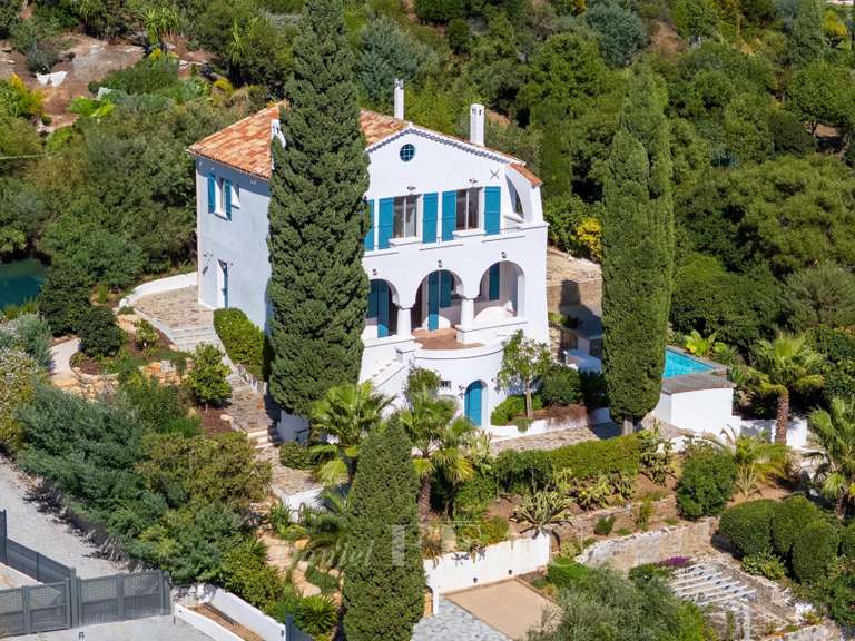 Villa Rayol-Canadel-sur-Mer - 4 bedrooms - 190m²