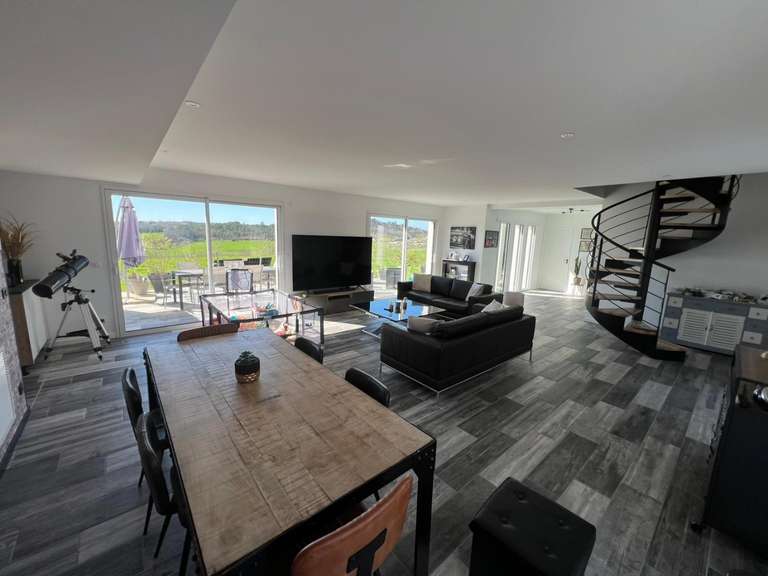 Maison Razac-sur-l'Isle - 5 chambres - 179m²