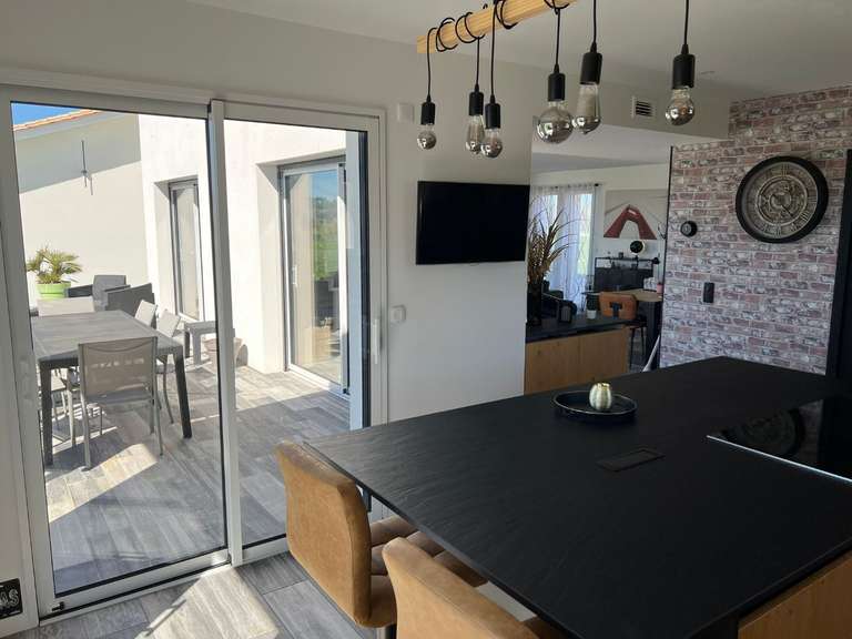 Maison Razac-sur-l'Isle - 5 chambres - 179m²