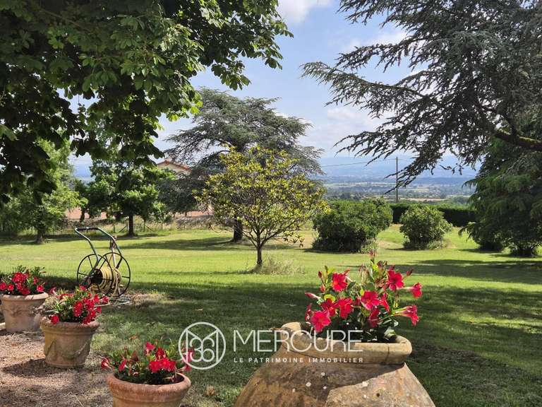 Propriété Renaison - 12 chambres - 630m²