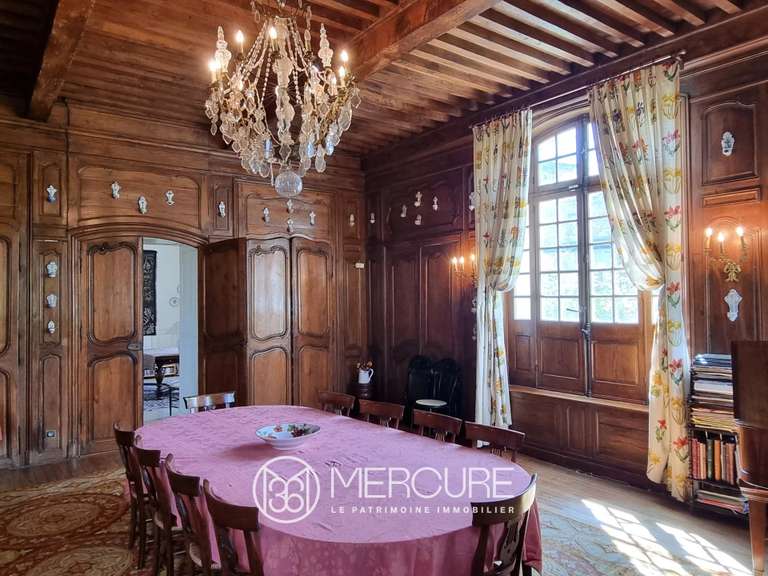 Propriété Renaison - 12 chambres - 630m²