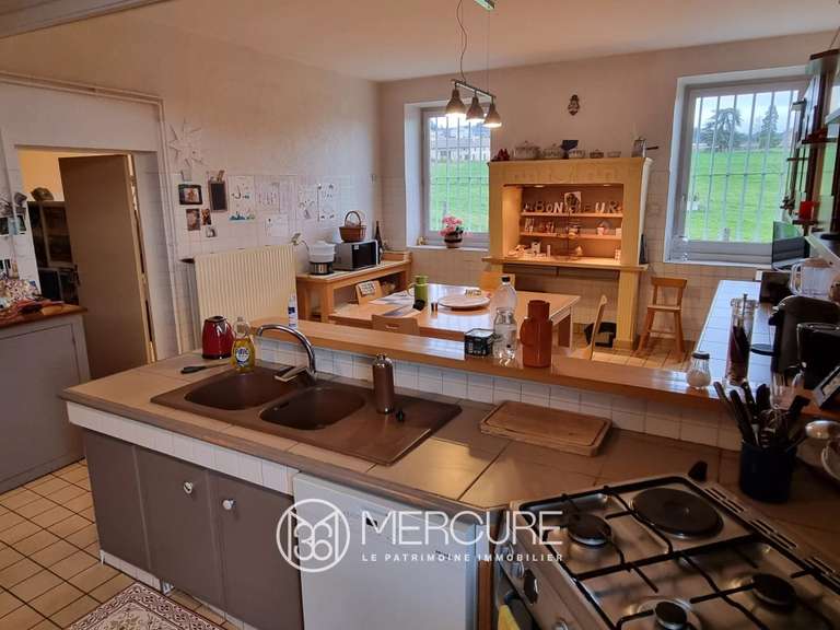 Propriété Renaison - 12 chambres - 630m²