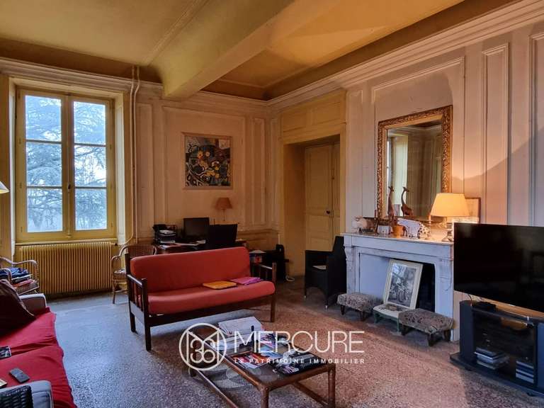 Propriété Renaison - 12 chambres - 630m²