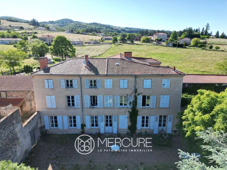 Propriété Renaison - 12 chambres - 630m²
