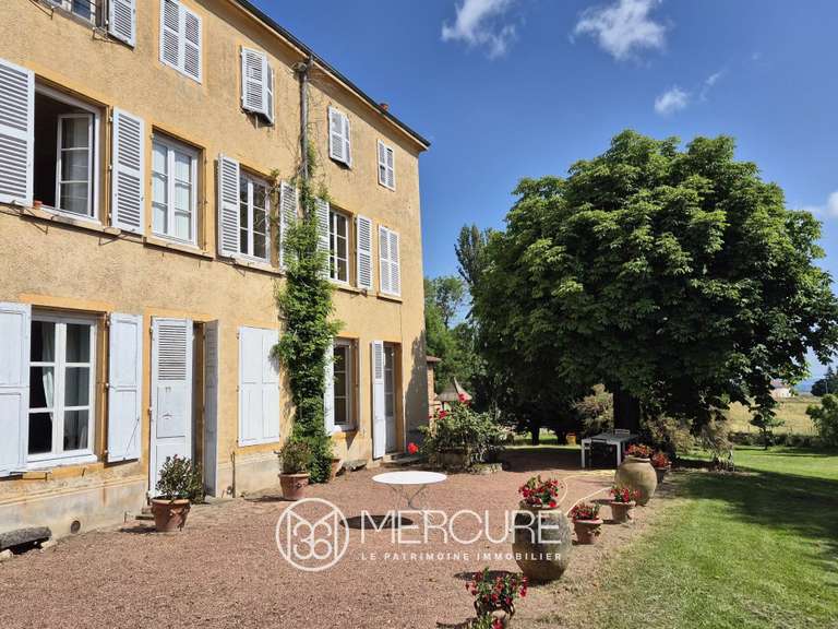 Propriété Renaison - 12 chambres - 630m²