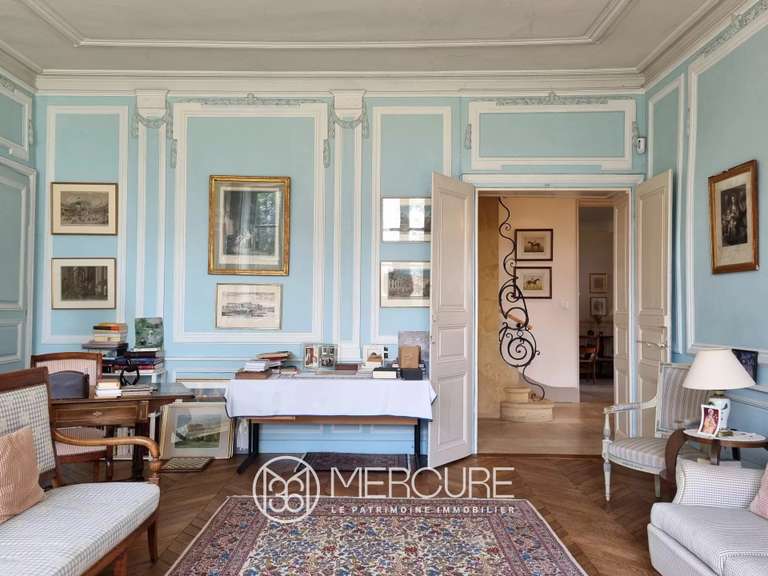 Propriété Renaison - 12 chambres - 630m²
