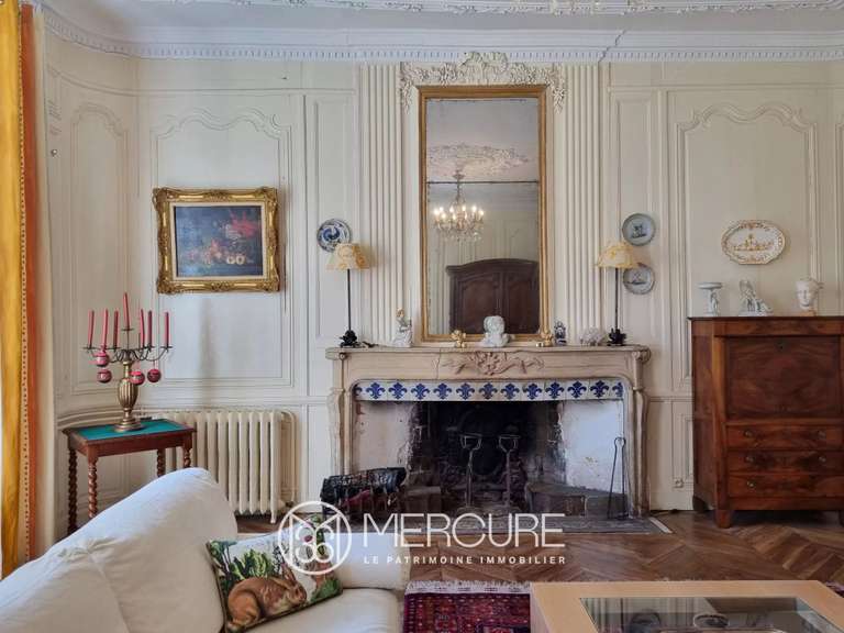 Propriété Renaison - 12 chambres - 630m²