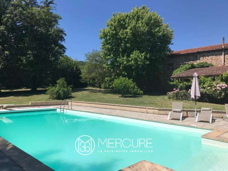 Propriété Renaison - 12 chambres - 630m²