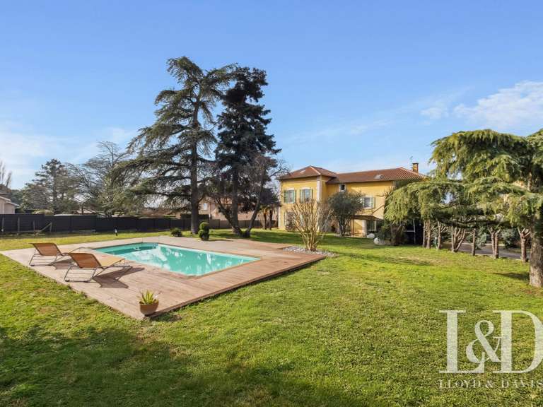House Reventin-Vaugris - 5 bedrooms - 280m²