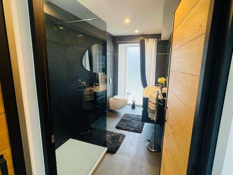 House Reviers - 7 bedrooms - 428m²